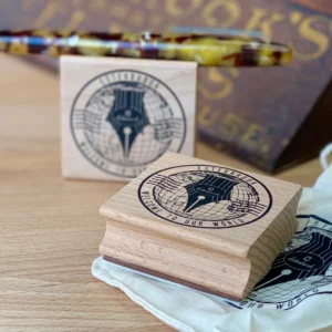 sello reposaplumas esterbrook passport stamp